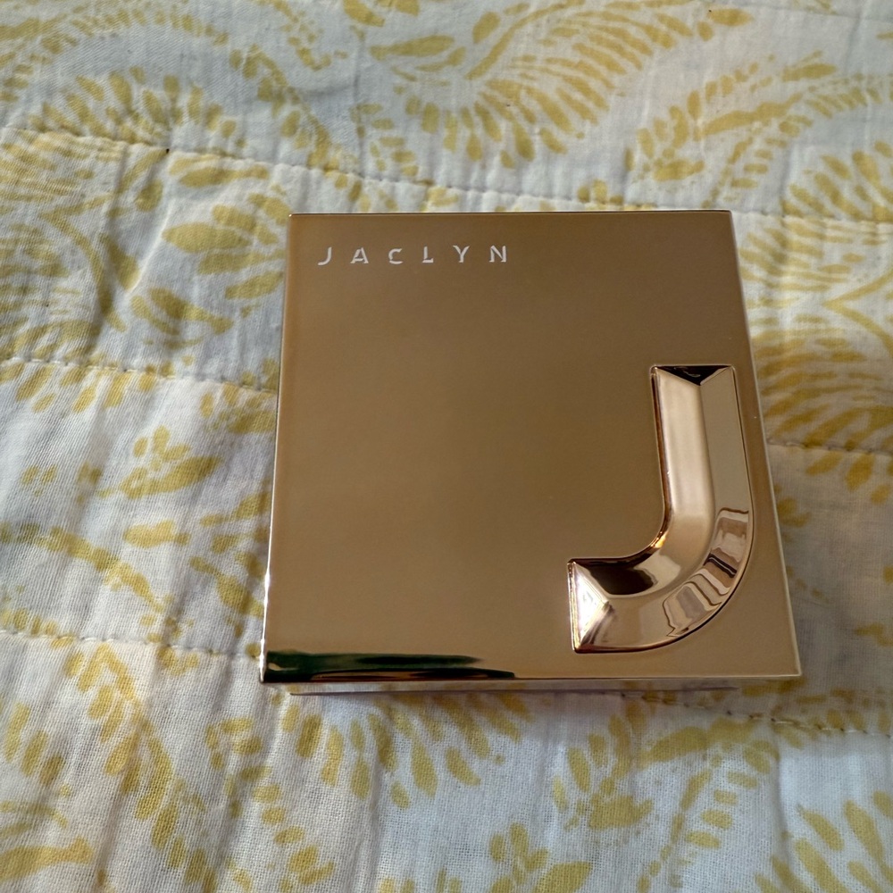 Radiant Gold Makeup Highlighter